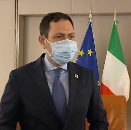 Razza: «Anche in Sicilia dal 28 giugno niente più mascherine all'aperto»