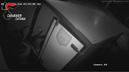 Giarre, una "spaccata" per depredare negozio di biciclette