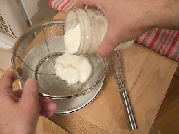 Kefir: cos'&egrave;, le sue propriet&agrave;, i benefici e come si prepara a casa