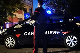Aggredisce e mostra i genitali a coppia di coniugi un uomo è finito nei guai