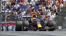 Gp Austria, l'assolo di Verstappen mette Hamilton al tappeto