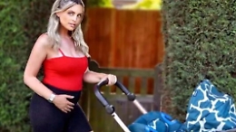 Il parto di diretta streaming dell'influencer in cambio di 12 mila euro