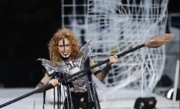 La &ldquo;fura&rdquo; diabolica delle Baccanti incanta il Teatro Greco