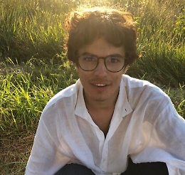 Il figlio dell'attore Colin Firth debutterà come cantante a Petrosino