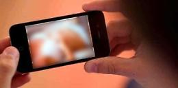 Il video hot  di un 17enne con la figlia del boss scatena una guerra nel clan 