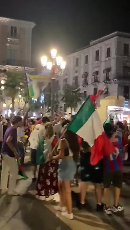 Italia campione, piazza Stesicoro diventa una discoteca a cielo aperto: tutti a ballare