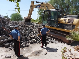 Paternò, demolizione di una villa di tre piani costruita senza autorizzazioni