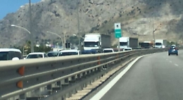 Scontro sull'A29 nel Palermitano: ferito gravemente un camionista