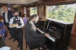 La "Dolce Vita" corre sui binari della Sicilia