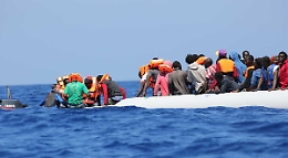 Notte di sbarchi a Lampedusa, 7 barchini : arrivate 104 persone