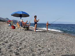 Fiumefreddo di Sicilia: "Se le canne da pesca disturbano i bagnanti"