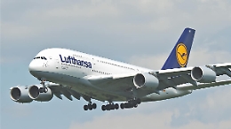Lufthansa dice addio al "Signori e signore": «Bisogna essere inclusivi»