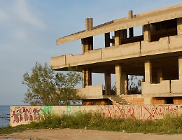 Abusivismo, l'Ars dice s&igrave; alla sanatoria ma &egrave; bufera: maggioranza "spaccata"