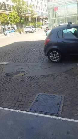 Catania: il malcostume di parcheggiare ovunque