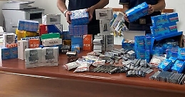 Due milioni di cartine e filtri per sigarette sequestrati dalla Finanza a Catania
