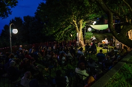 Suoni sospesi sull'Etna, fra cibo, musica e teatro