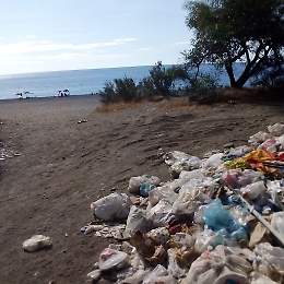 Marina di Cottone: nessun rispetto per l'ambiente