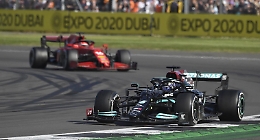 F1, a Silverstone un grande Leclerc beffato al penultimo giro da Hamilton