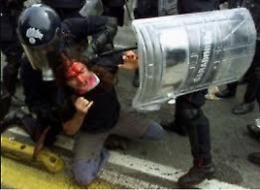 Genova e il G8, la democrazia fatta a pezzi