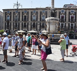 Catania riscopre il turismo e le solite lamentele: "Traffico e sporcizia"