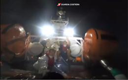 Notte di sbarchi a Lampedusa: approdati oltre cento migranti