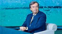 «Ecco quanto i vaccini ci proteggono dal covid», la lezione del prof.  Roberto Burioni 