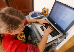 Catania: "fidanzato ideale" sui social, abusava e ricattava ragazze minorenni, arrestato un 27enne