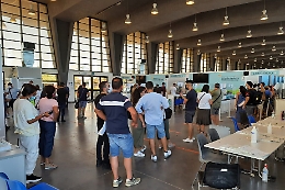 Effetto Draghi e "green pass" sui vaccini: a Catania si torna in fila nell'hub di S. G. La Rena