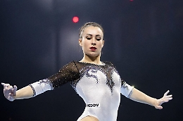 Vanessa Ferrari incanta, punta alla medaglia e intanto è davanti Simone Biles