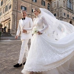 Kitty Spencer, la nipote di lady Diana sposa d'incanto a Frascati in D&amp;G
