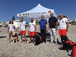 Giardini Naxos, postazioni con defibrillatore e bagnini a quattrozampe per un'estate in sicurezza