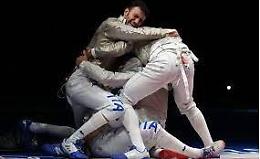 Montano, alla quinta Olimpiade, trascina la sciabola in finale: medaglia d'argento.  Pugilato, Irma Testa  in semifinale