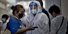 il Covid torna a far paura in Cina: focolai anche a Wuhan, test di massa e restrizioni