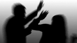 Lasciato dopo anni di inaudite violenze, perseguita e aggredisce la ex: arrestato catanese
