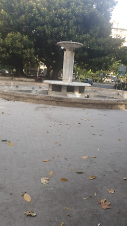 Catania: Piazza S.M. del Gesù. Abbandono completo