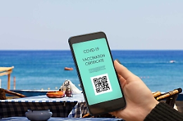 Giuristi divisi sul controllo del green pass al ristorante