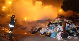 Caos rifiuti a Palermo: in strada 400 tonnellate di spazzatura, aumentano i roghi