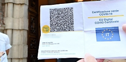 Vendevano falsi green pass su Telegram: 4 indagati, due sono minorenni