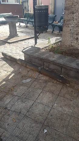 Catania: sporca e abbandonata la piazzetta di Canalicchio