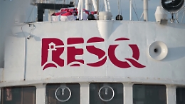 La nave ResQ salva 85 migranti: «Dedichiamo queste vite a Gino Strada». A bordo c'è la figlia Cecilia