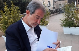 Scossa sui vaccini e misure restrittive: Musumeci sta per firmare l'ordinanza di Ferragosto