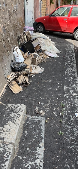 Pedara (Ct): mini discariche in via Laudani