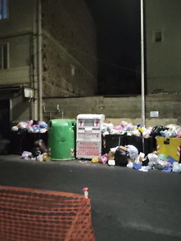 Catania, Via Duca degli Abruzzi: impossibile gettare il vetro