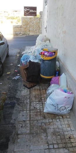 Noto (Sr): Questa è la situazione quotidiana in cui versa l'ambiente circostante l'I.C. Aurispa