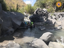 Turista infortunato soccorso lungo le Gole dell'Alcantara