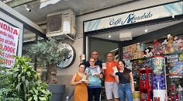 Per due volte in 10 mesi vince 500.000 euro al “gratta e vinci” nella stessa ricevitoria