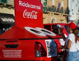 Coca-Cola, tour nelle spiagge di Mondello per incoraggiare i consumatori al riciclo