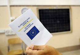 «Il diritto a non vaccinarsi non è assoluto», per il Tar del Lazio giusto sospendere i prof senza green pass