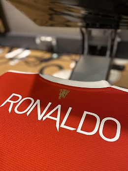 Ronaldo avrà la maglia 7: anche la Premier League si piega