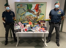 Maxi sequestro di capi contraffatti e prodotti non sicuri a Palermo